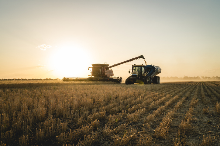 Maquinaria agrícola y equipos del campo