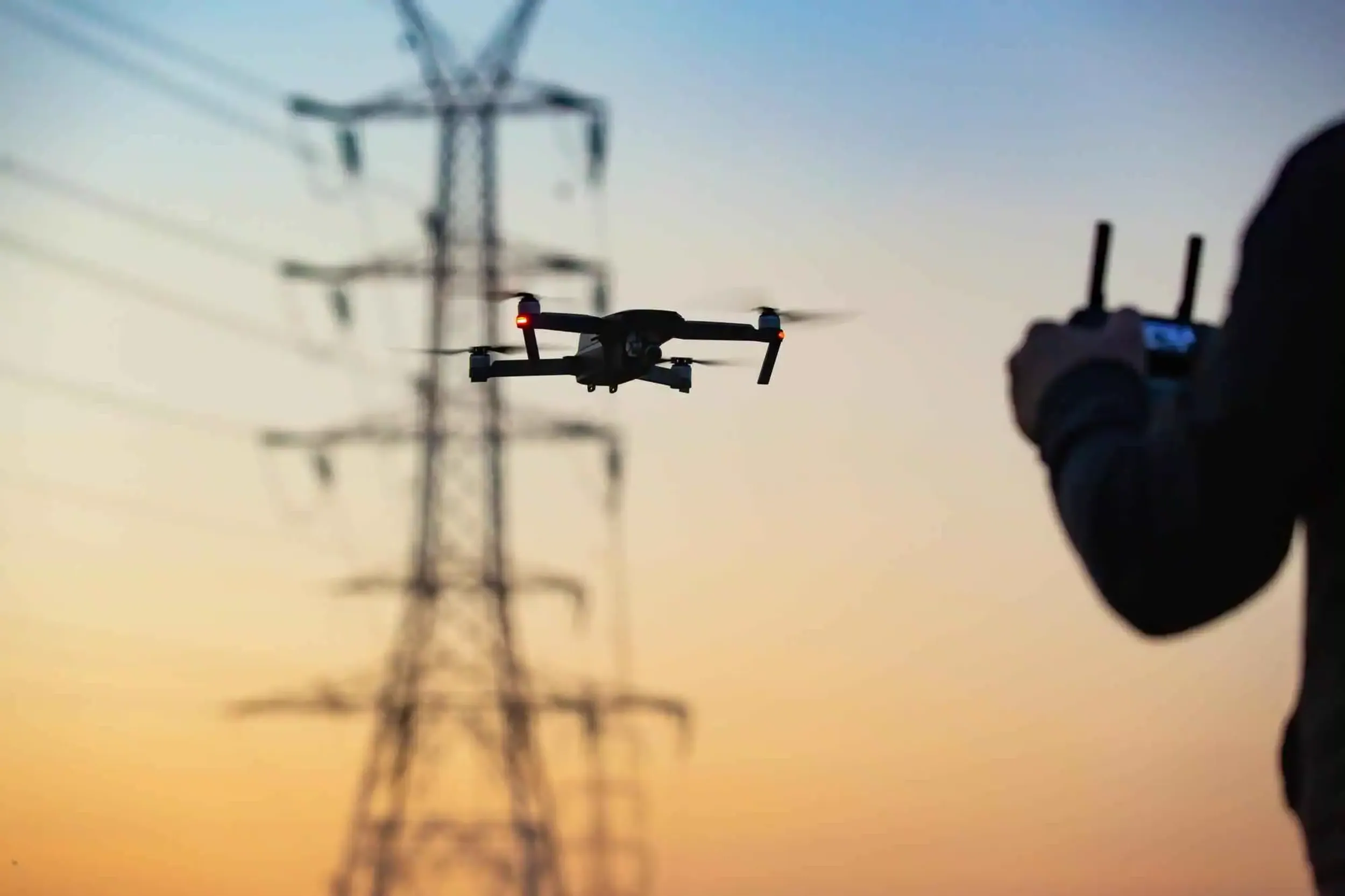 Inspección aérea con drones en planta industrial